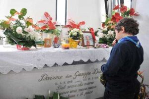 Tomba di don Diana vittima innocente della camorra | Life and News Magazine