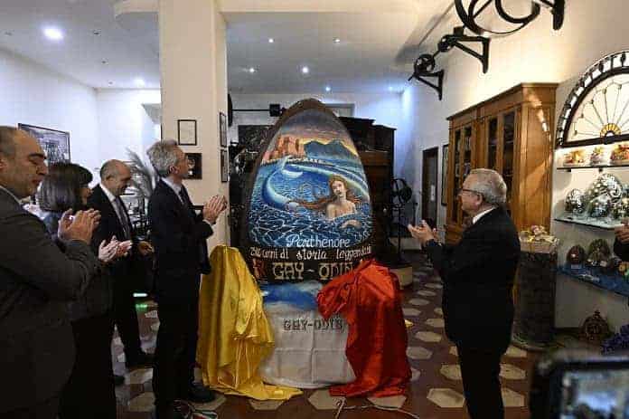 L'uovo gigante di Gay-Odin celebra i 2500 anni di Napoli ! Life and News Magazine