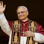 Leone XIV all'anagrafe Robert Francis Prevost è il successore di papa Francesco