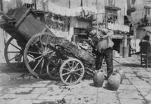 Napoli, vendita acqua "suffregna" nelle classiche mummarelle | Life and News Magazine
