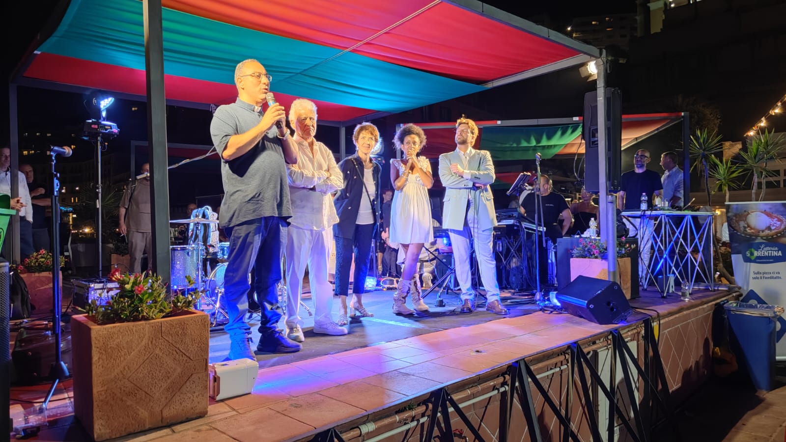 La solidarietà di oltre 800 napoletani per l’ amore contagioso di Claudio e Giovanna Zanfagna La solidarietà di oltre 800 napoletani per l’ amore contagioso di Claudio e Giovanna Zanfagna