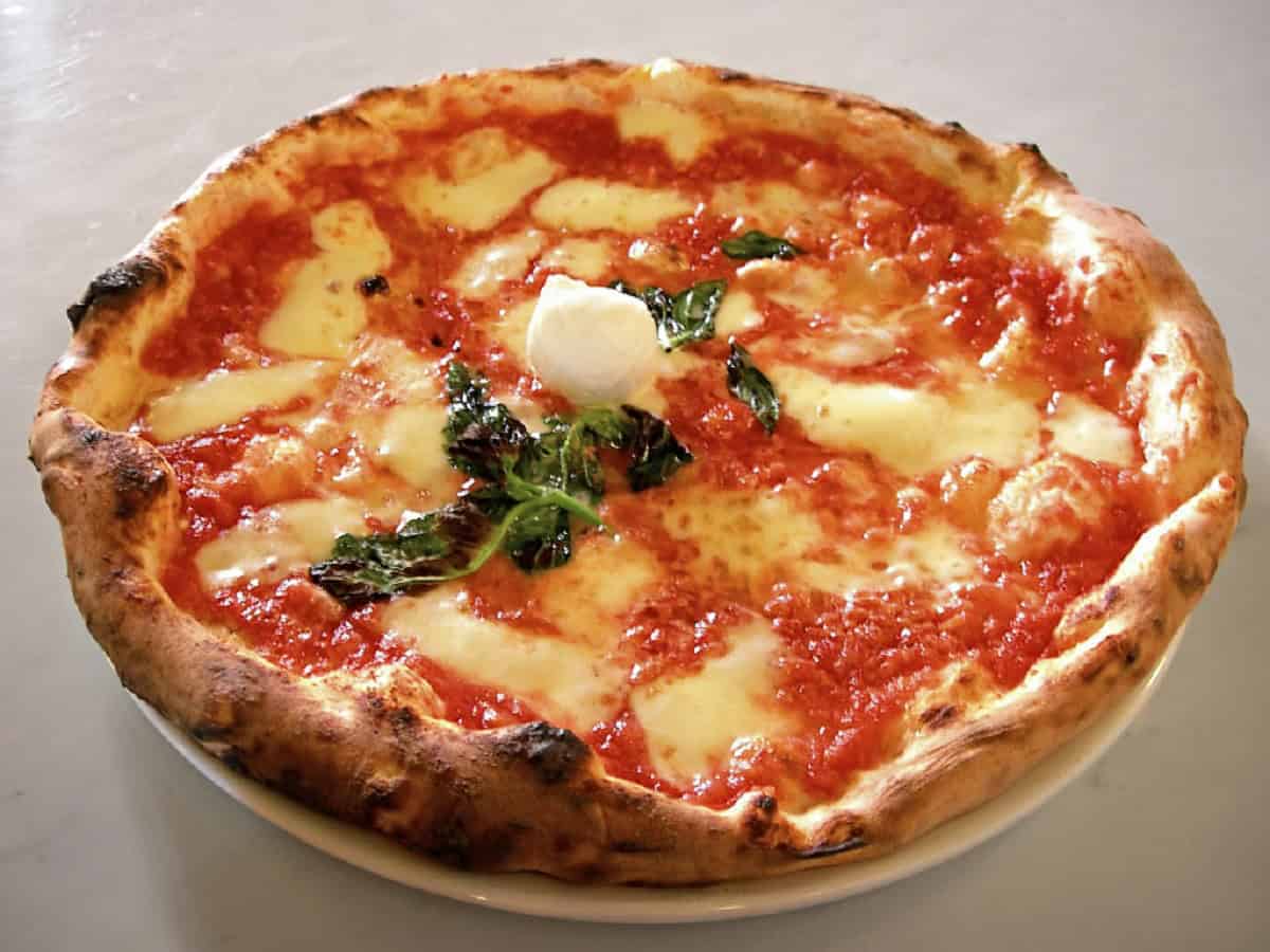 La pizza è sempre più “salata”, ma non nel gusto
